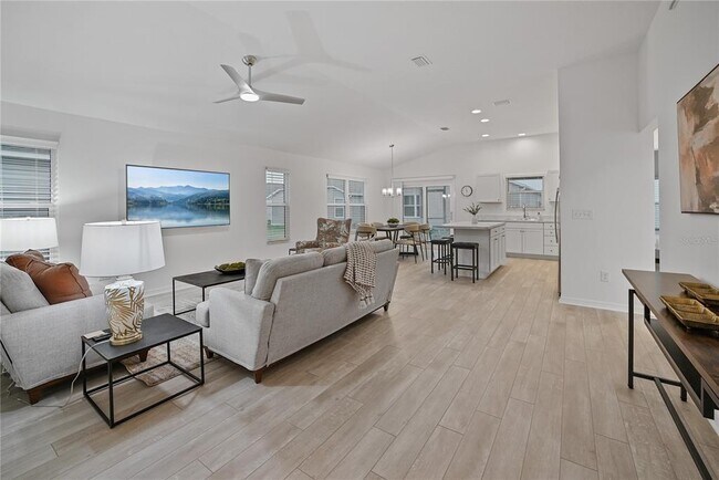 Foto del edificio - 7661 Rutherford Ln