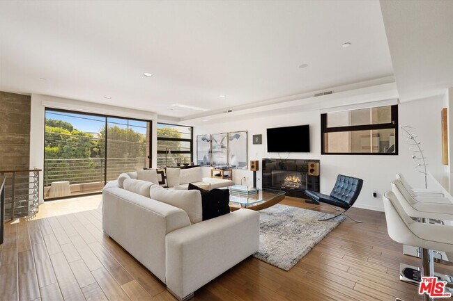 Foto del edificio - 1410 Innes Pl