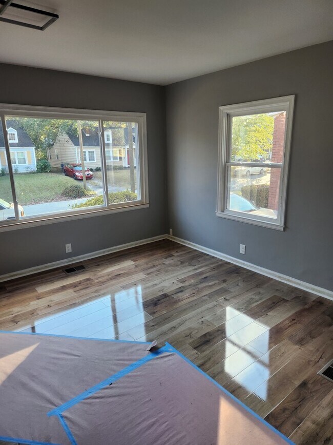 Building Photo - 1385 Westboro Dr SW