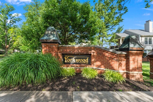 Building Photo - Stunning Three Bedroom, Two and a Half Bat...