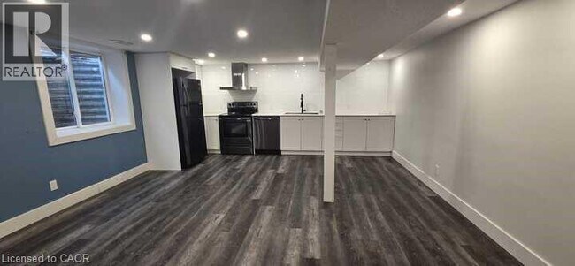 Building Photo - 96 Geneva Crescent