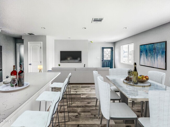 Foto del edificio - 1740 W Hemlock St