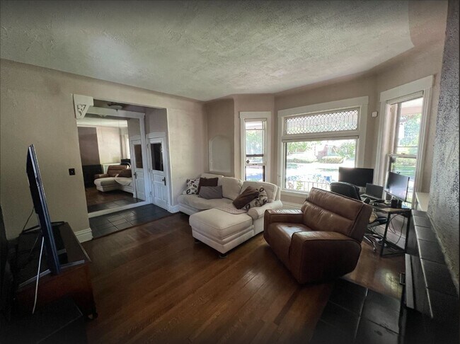 Living Room - 713 S Maple Ave