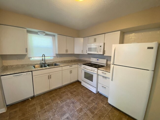 Foto del edificio - Three Bed, One Bath!