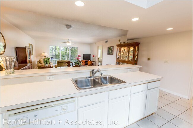 Building Photo - 2 br, 2 bath House - 1150 Carmel Circle #506