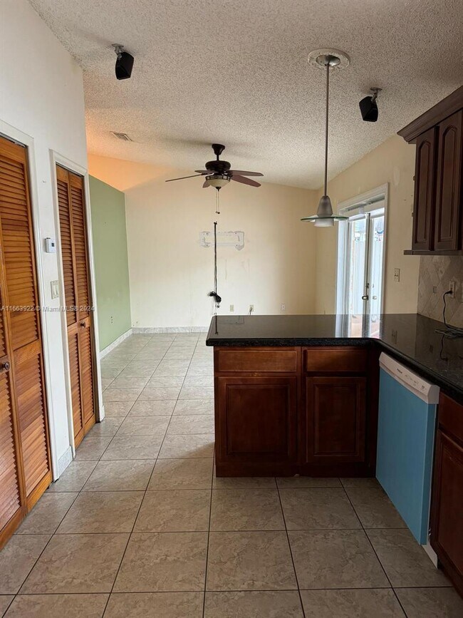 Building Photo - 3165 W 73rd Pl