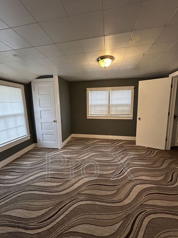Building Photo - 107 W Lindburg St