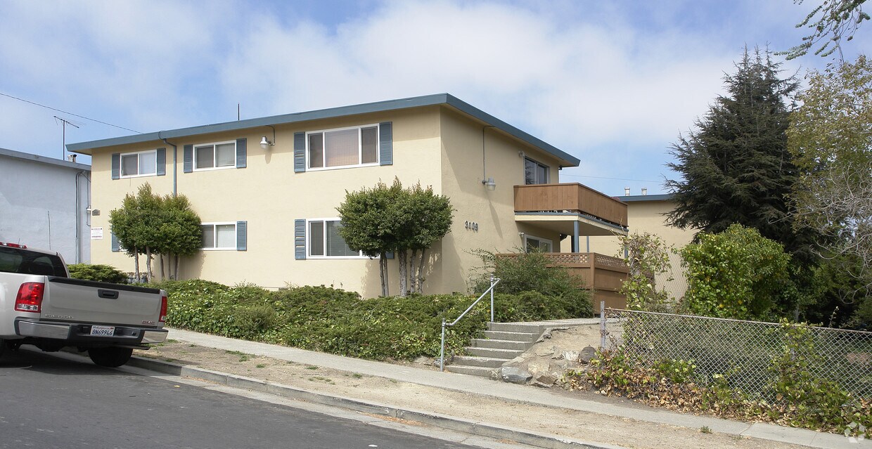 Building Photo - 3009 Groom Dr