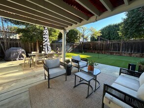 Building Photo - 819 Myrtle St