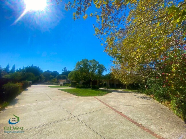 Building Photo - $9595 - 6 Bed/4.5 Ba Executive Home in Los Altos HIlls/With Pool/Separate Inlaw Unit