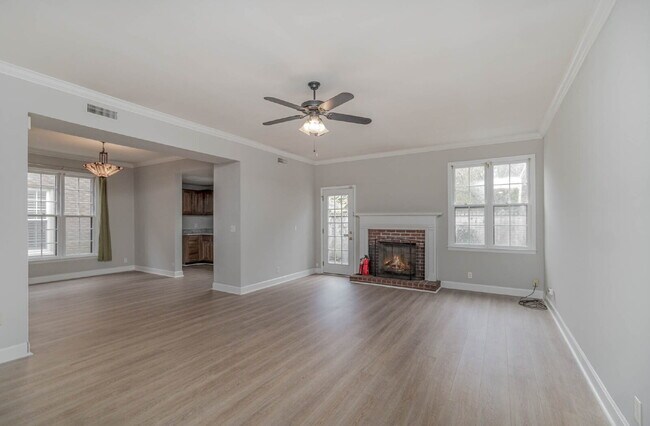 Foto del edificio - Steps from Historic Downtown Franklin