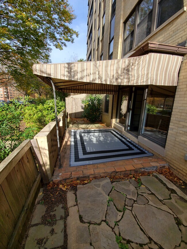 Foto del edificio - 3901 Cathedral Ave NW