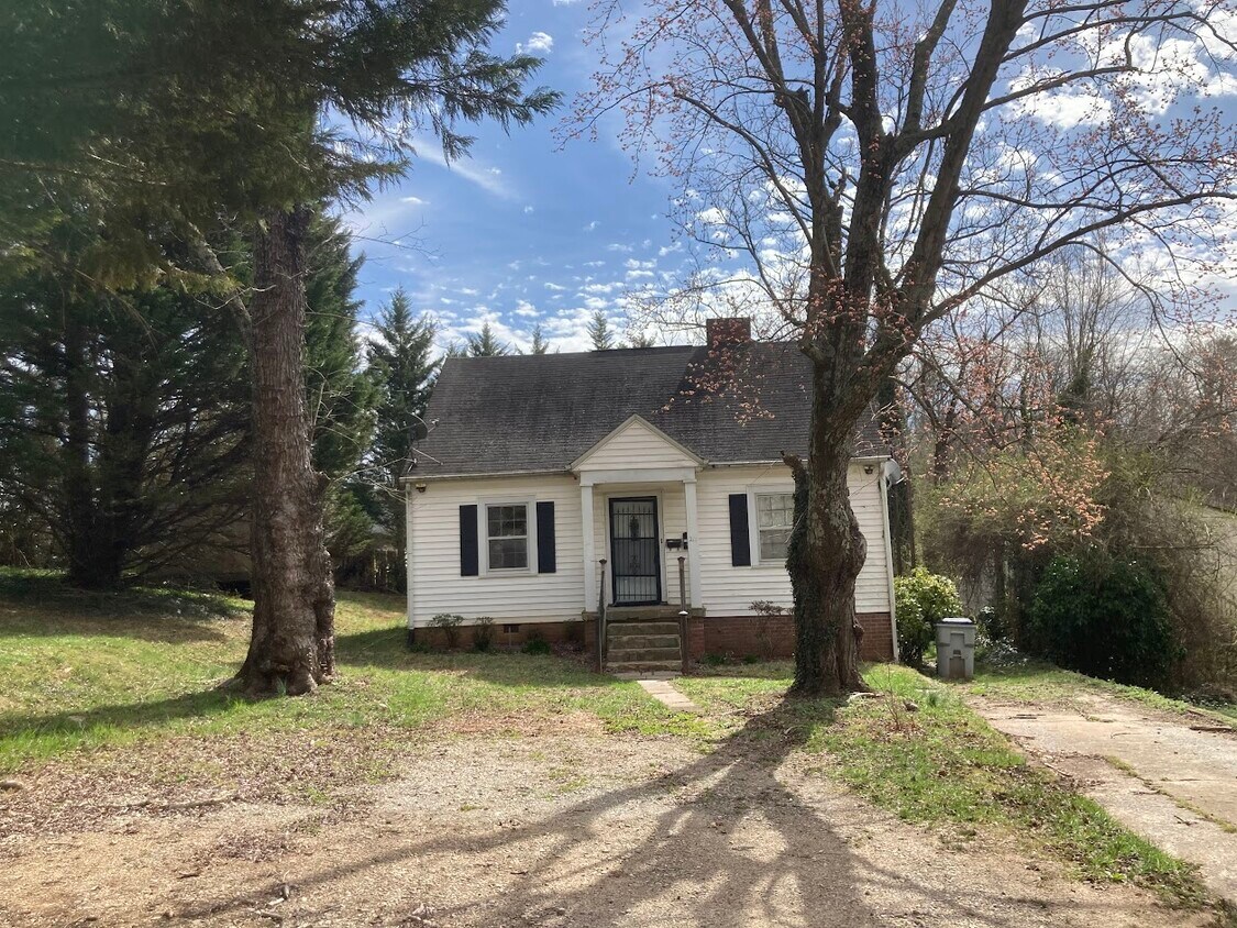 211 Hillside St NW, Lenoir, NC 28645 House Rental in Lenoir, NC