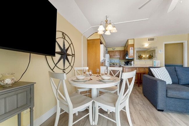 Foto del edificio - 8743 Thomas Dr