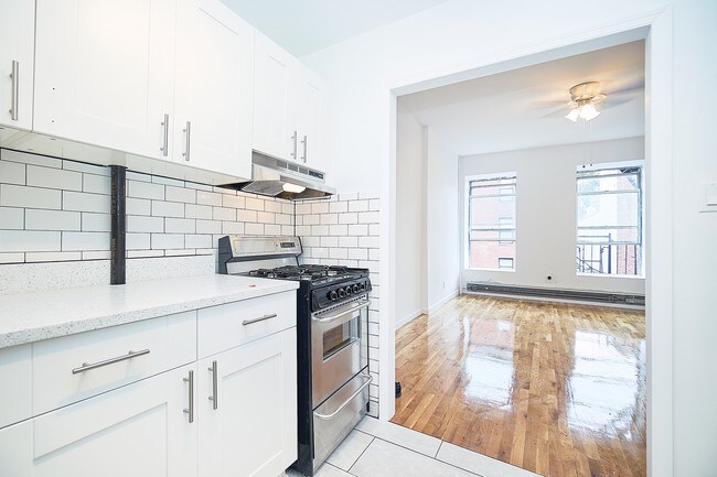 Building Photo - 154 E 110th St
