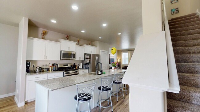 Foto del edificio - Spacious Townhome - 4 Bedrooms/3 Baths in South Jordan
