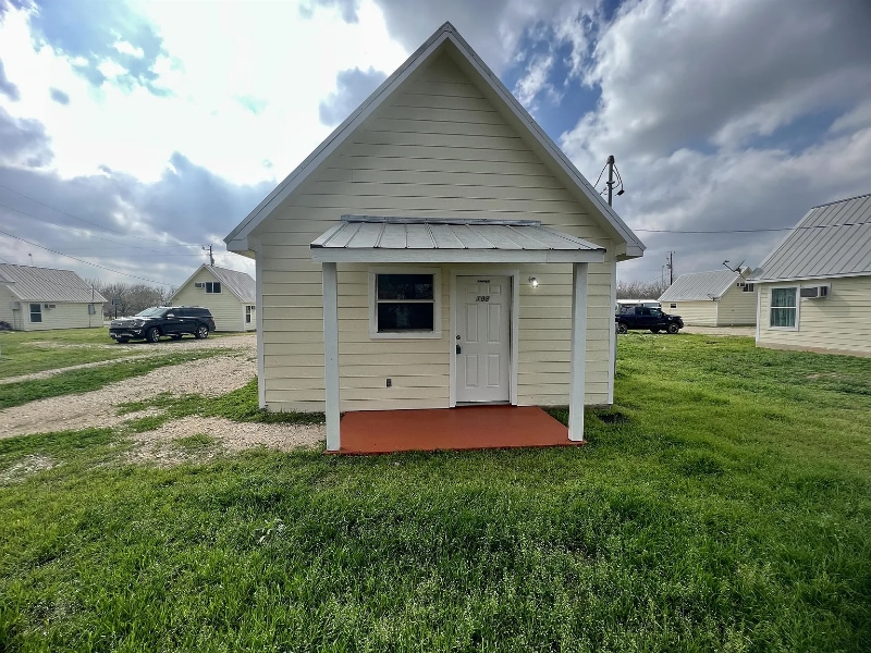 403 Free Timber Ln Unit 103, Stockdale, TX 78160 Room for Rent in