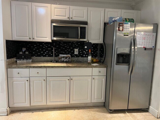 Building Photo - 1695 N Bluebird Lane 0, Homestead, FL 33035
