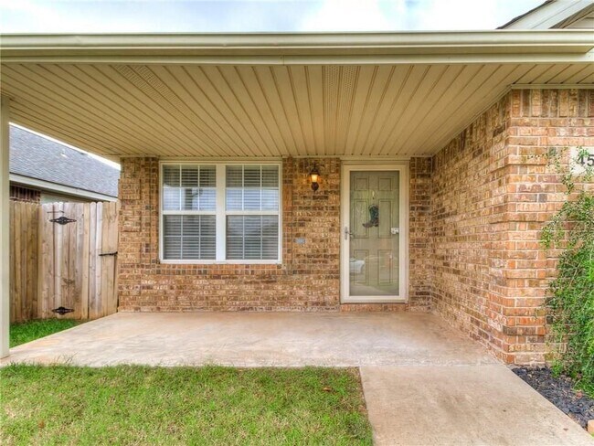 Building Photo - Charming 3-Bedroom Home with 2-Car Garage ...