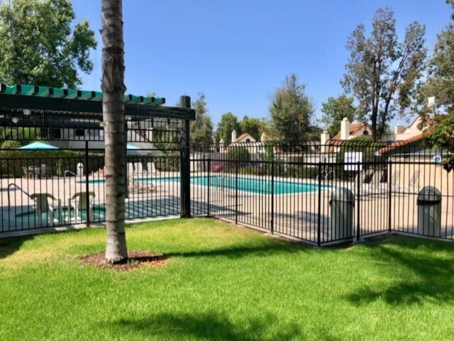 Foto del edificio - 391 N Melrose Dr