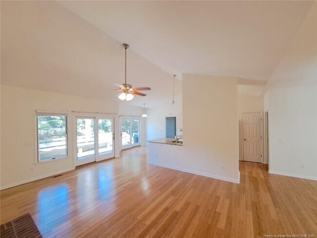 Foto del edificio - 420 Sugar Pine Dr