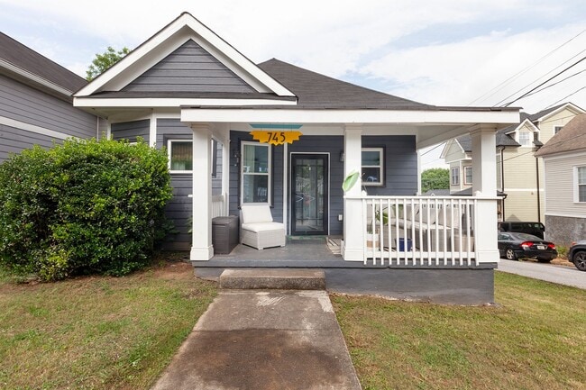 Foto del edificio - Stylishly Updated 3/2 w/ Large Deck in Grant Park!