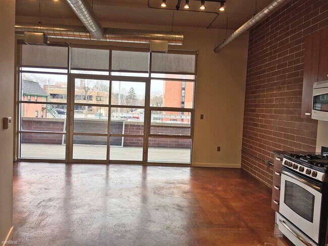 Foto del edificio - 2 br, 2 bath Condo - 322 E Liberty St Apt 5