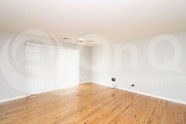 Building Photo - 3813 W Rose Ln