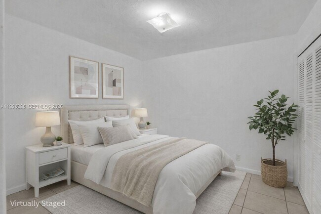 Building Photo - 877 W 33rd St