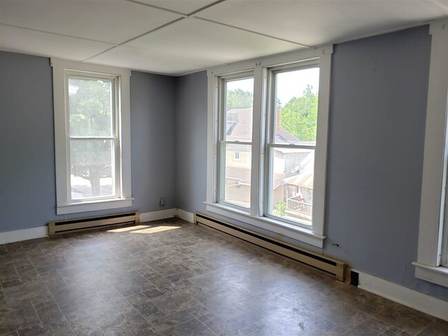 Foto del edificio - 12 Maple St