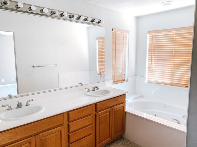 Foto del edificio - Gorgeous 3 Bedroom 2.5 Bath home in Livermore