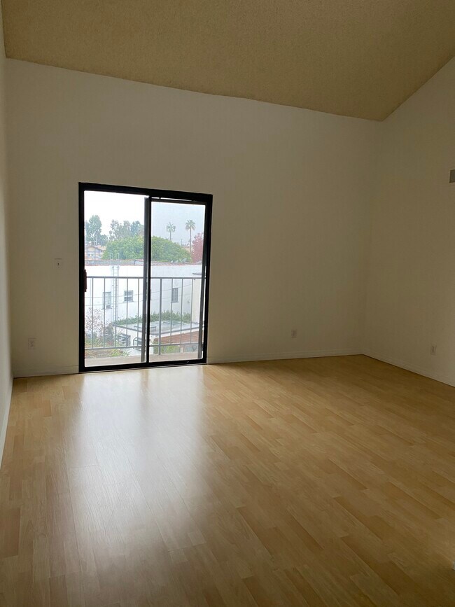 Foto del edificio - 4225 Del Mar Ave