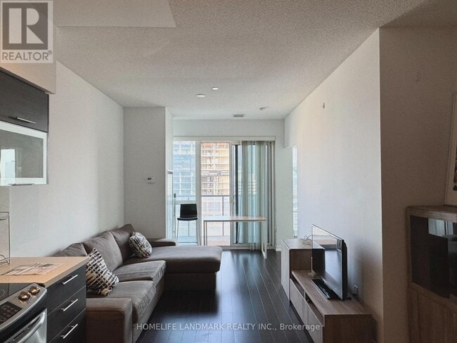 Building Photo - 386 Yonge St