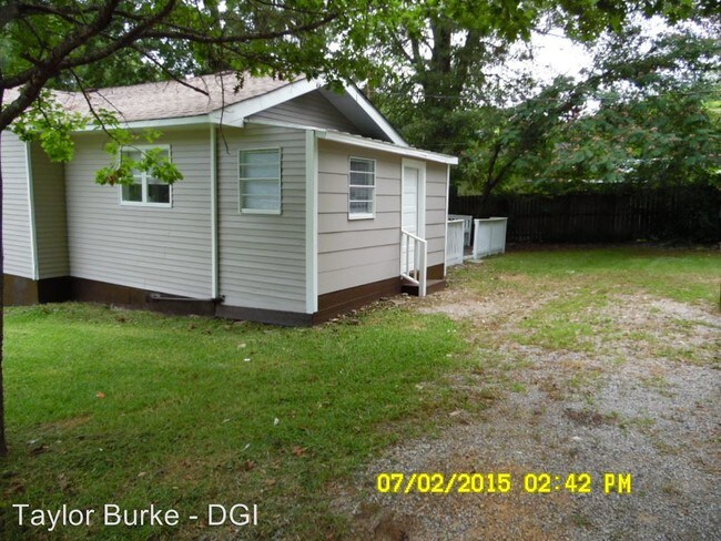Building Photo - 3 br, 1 bath House - 600 9th Avenue