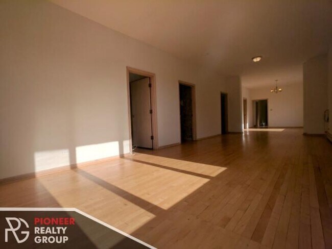 Building Photo - 5 bedroom in CHICAGO IL 60647