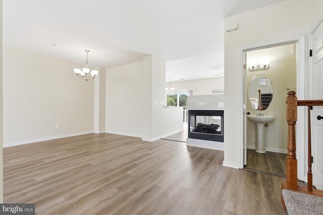 Foto del edificio - 941 Pine Forest Ln