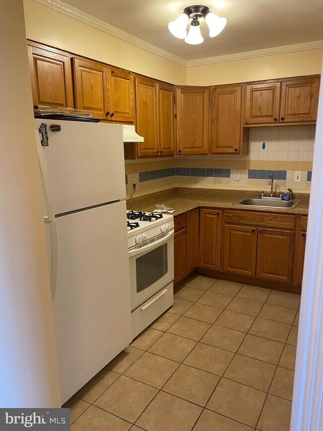 Building Photo - 9250 Edwards Way