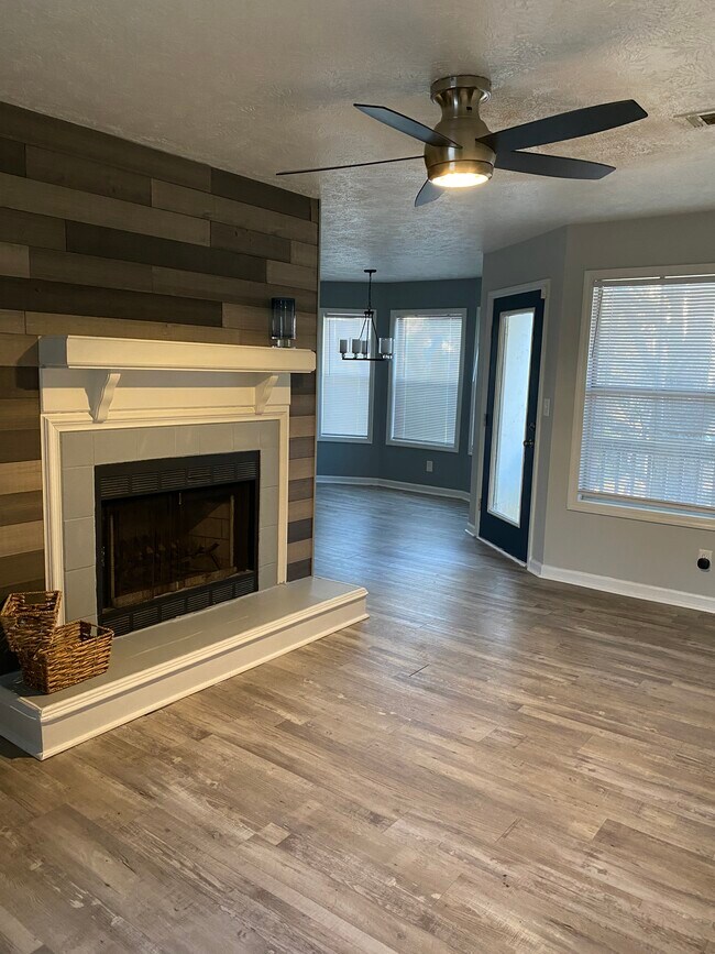 Sala de estar - 6813 Willowbrook Dr