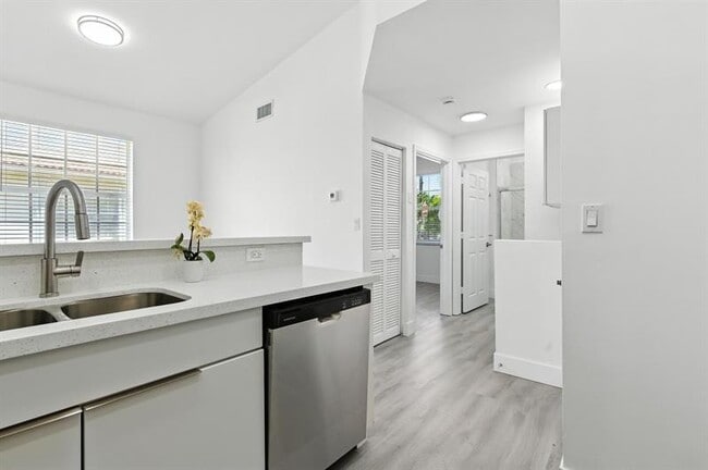 Foto del edificio - 18650 SW 28th Ct