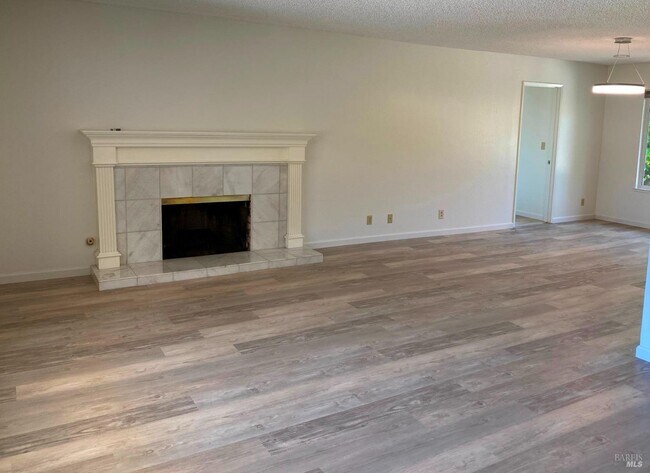 Building Photo - 507 Walnut Ct