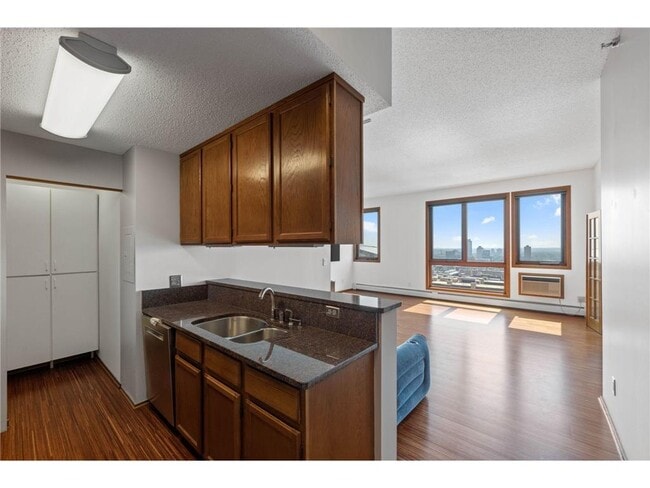 Building Photo - 433 S 7th St