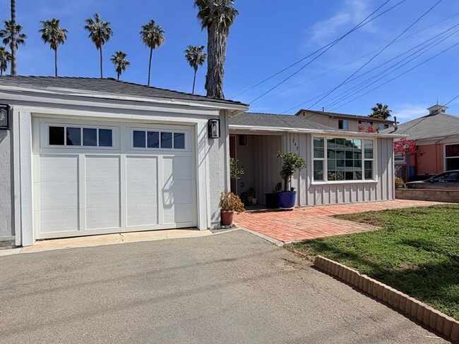 Building Photo - Newly Remodeled 3 bedroom home with AC