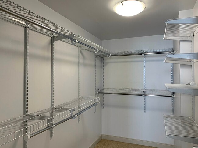 Building Photo - 2 Bed/2 Bath/2 Parking with a wrap around ...