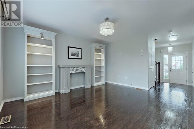 Building Photo - 1005 Farmstead Dr