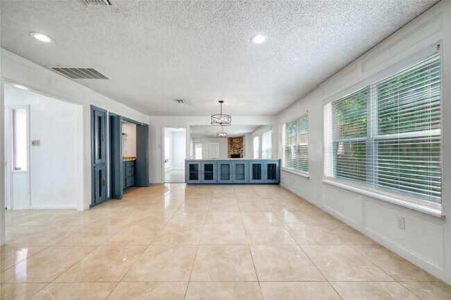 Building Photo - 7838 Vickijohn Dr