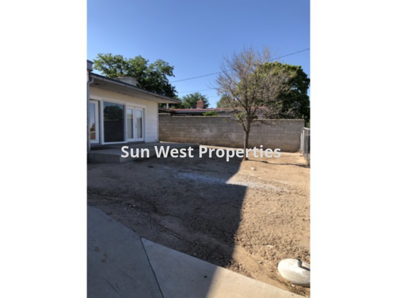 Primary Photo - 3204 N Dustin Ave