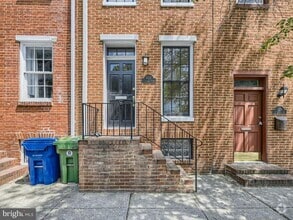 Building Photo - 827 S Charles St