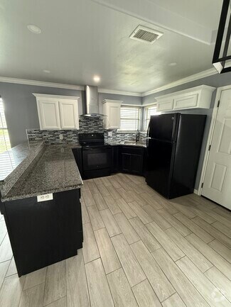 Building Photo - 302 W Amy Dr