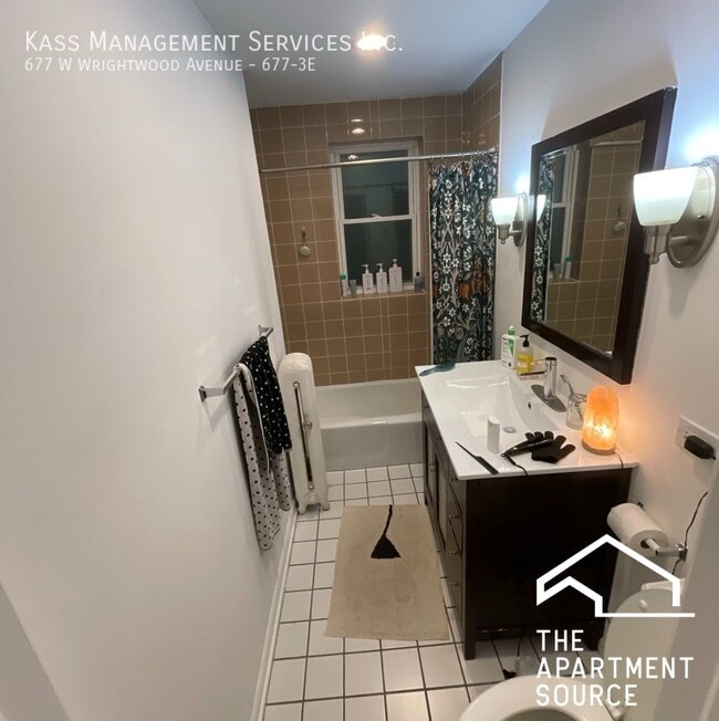 Building Photo - 673 W Wrightwood Ave