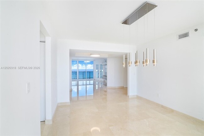 Foto del edificio - 19333 Collins Ave